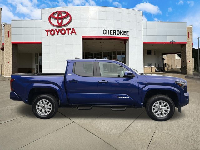Used 2025 Toyota Tacoma SR5 AWD/4WD image 4