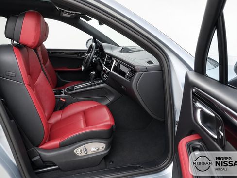 Used 2024 Porsche Macan AWD/4WD image 8