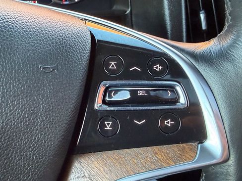 Used 2019 Cadillac Escalade Premium Luxury image 31