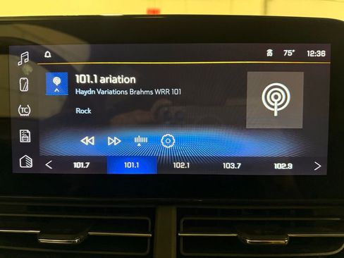 Used 2025 Chevrolet Trax LT FWD image 19