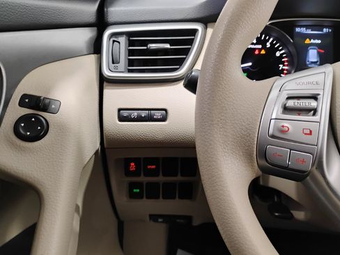 Used 2015 Nissan Rogue S FWD image 52