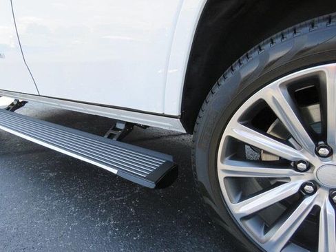 New 2023 Jeep Grand Wagoneer 4WD w/ Convenience Group III image 14