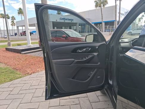 Used 2022 Chevrolet Traverse RS FWD image 16