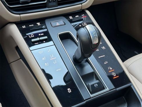 Used 2025 Porsche Macan image 28