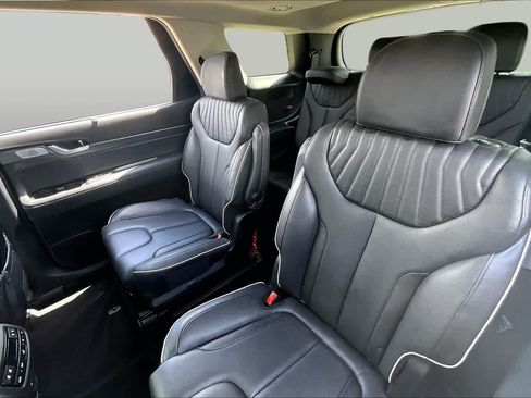 Used 2023 Hyundai Palisade Limited FWD image 19