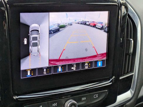 Used 2022 Chevrolet Traverse RS image 29