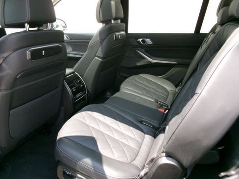 Used 2025 BMW X7 xDrive40i AWD/4WD image 9