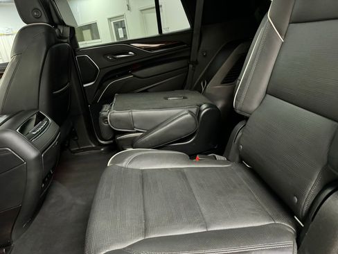 Used 2021 Cadillac Escalade Premium Luxury image 28