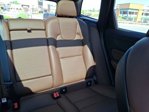 Used 2023 Volvo XC60 B5 Plus w/ Climate Package AWD/4WD image 14