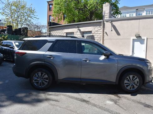 Used 2025 Nissan Pathfinder SV FWD image 5