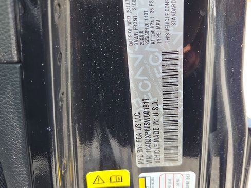 Used 2025 Jeep Wrangler Unlimited Sahara AWD/4WD image 6