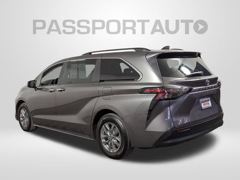 Used 2024 Toyota Sienna XLE image 3
