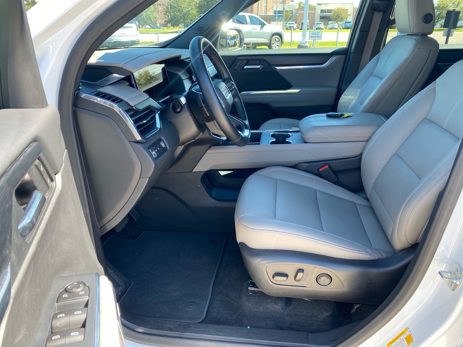Used 2026 GMC Acadia Elevation w/ Elevation Premium Package FWD image 14