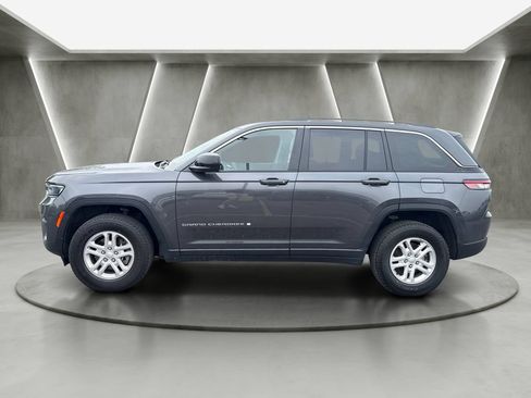 Used 2023 Jeep Grand Cherokee Laredo w/ Luxury Tech Group I AWD/4WD image 4