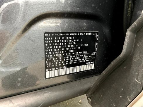 Used 2025 Volkswagen Tiguan SE w/ Panoramic Sunroof Package image 34