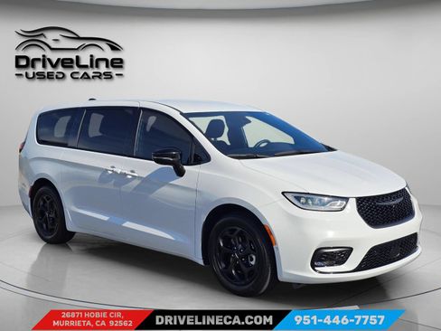 Used 2024 Chrysler Pacifica Limited FWD image 10