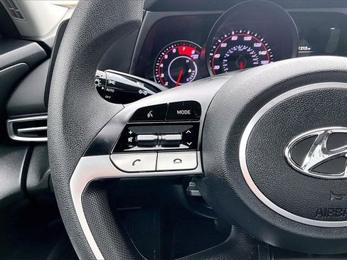 Used 2023 Hyundai Elantra SEL image 17