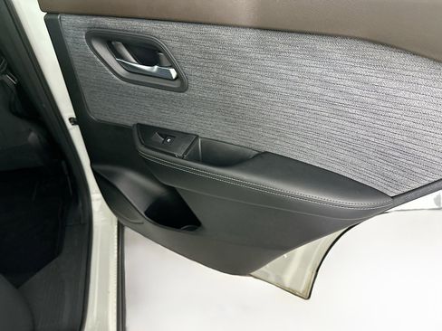 Used 2023 Nissan Rogue SV image 29