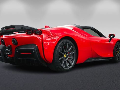 Used 2023 Ferrari SF90 Spider image 3