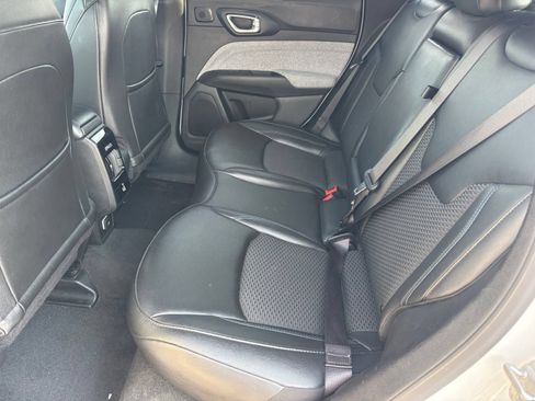 Used 2025 Jeep Compass Latitude w/ Sun & Sound Group AWD/4WD image 13