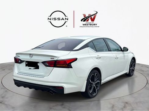 Used 2023 Nissan Altima 2.5 SR w/ SR Premium Package FWD image 6