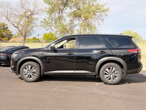 Used 2025 Nissan Pathfinder S FWD image 3