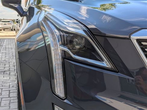 Used 2025 Cadillac XT5 Premium Luxury image 9