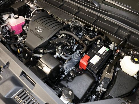 Used 2023 Toyota Highlander LE image 38
