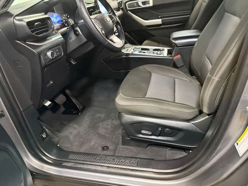 Used 2022 Ford Explorer XLT image 57