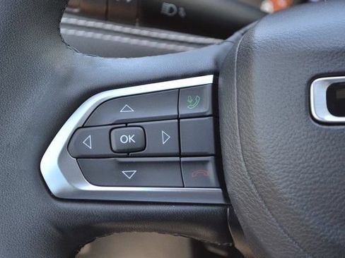 Used 2023 Jeep Compass Latitude w/ Convenience Group AWD/4WD image 19