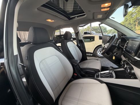 Used 2023 Hyundai Venue SEL w/ Cargo Package FWD image 15