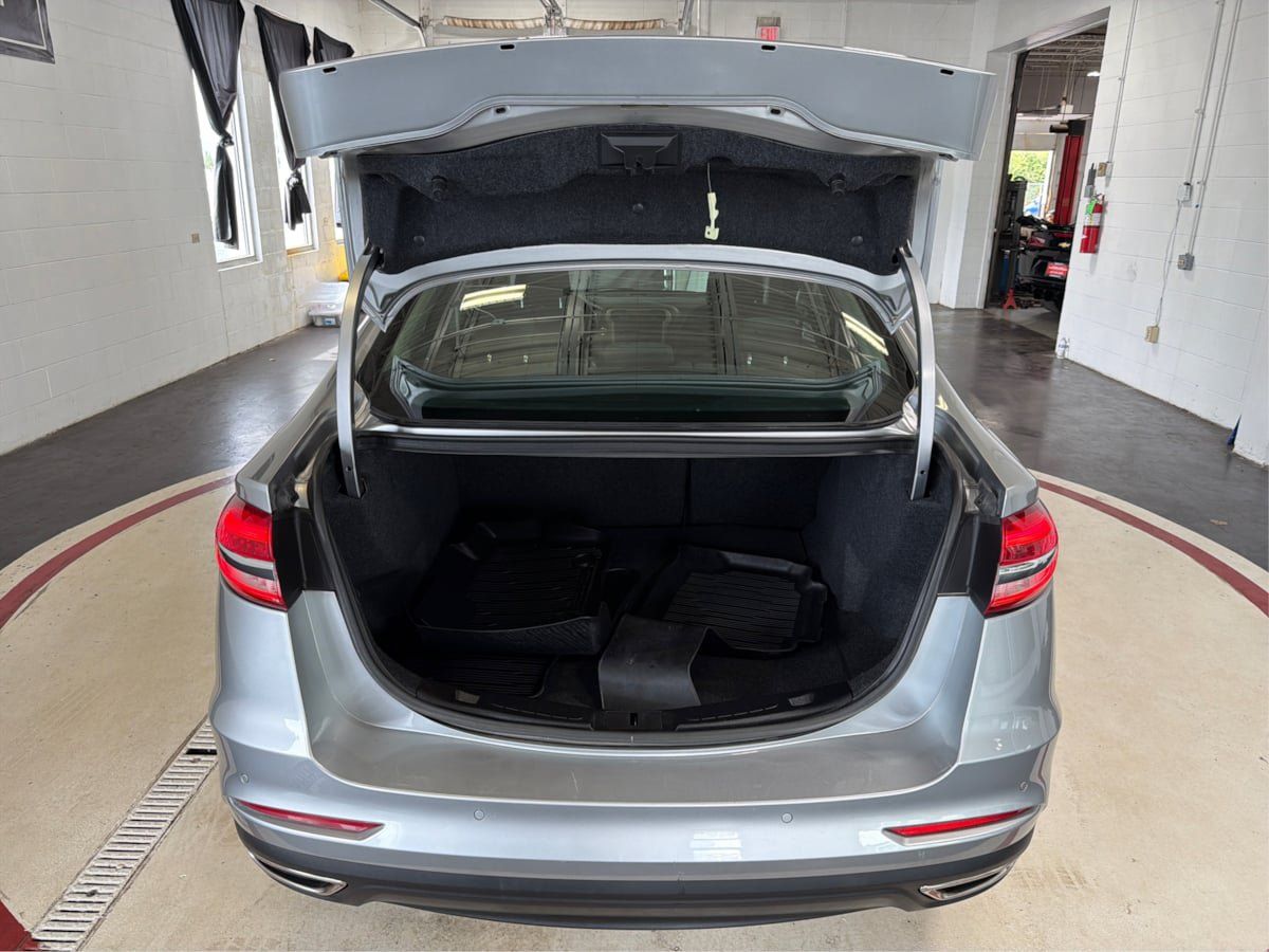 Used 2020 Ford Fusion SE AWD/4WD image 12