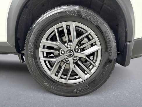 Used 2023 Nissan Rogue S AWD/4WD image 24