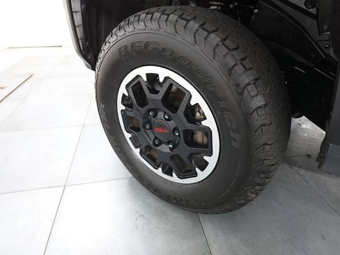 Used 2024 Toyota Tacoma TRD Off-Road image 28