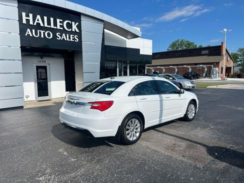 Used 2012 Chrysler 200 Touring FWD image 5