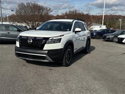 New 2025 Nissan Pathfinder Rock Creek image 8