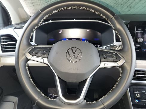 Used 2025 Volkswagen Taos SE FWD image 23