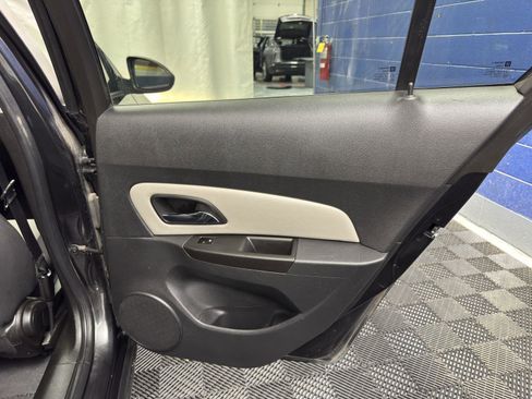 Used 2013 Chevrolet Cruze LS image 33