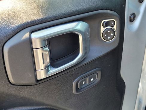 Used 2023 Jeep Wrangler Unlimited image 16