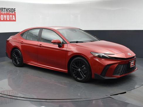 Used 2025 Toyota Camry SE FWD image 6