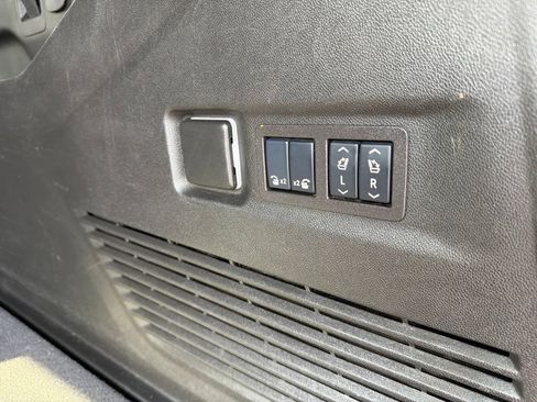 Used 2024 GMC Yukon XL AT4 w/ Technology Package AWD/4WD image 20
