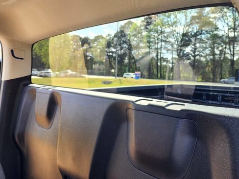 Used 2022 Chevrolet Colorado LT w/ Fleet Safety Package image 40