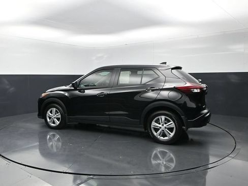 Used 2025 Nissan Kicks Play S FWD image 2