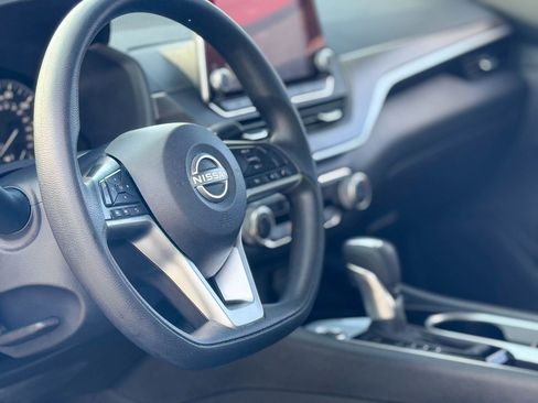 Used 2024 Nissan Altima 2.5 SV image 14