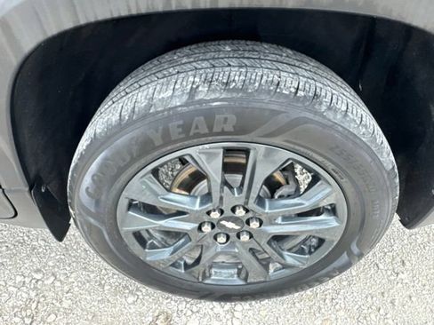 Used 2021 Chevrolet Traverse RS FWD image 28