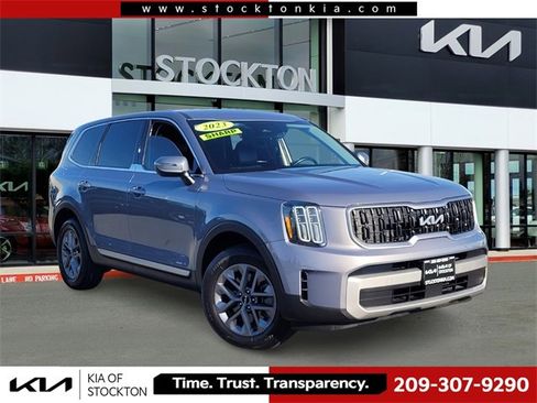 Used 2023 Kia Telluride LX image 1