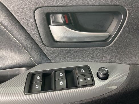 Used 2016 Toyota Sienna SE image 27