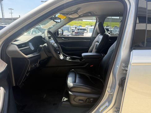 Used 2023 Jeep Grand Cherokee L Limited AWD/4WD image 34