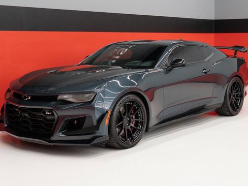 Used 2019 Chevrolet Camaro ZL1 RWD image 19