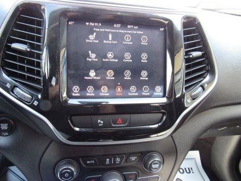Used 2019 Jeep Cherokee Limited AWD/4WD image 32